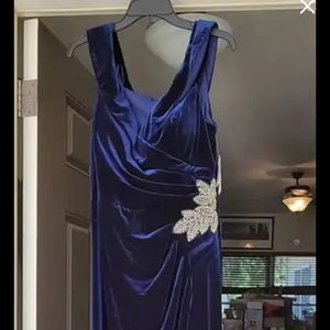 Beautiful dress to bring in the New Year.  Deep blue velvet size 16,  brand new